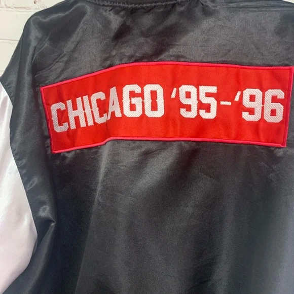 Vintage Laced Up Sneak Gallery 23 Jordan Satin Chicago '95-'96 Jacket XL - Picture 5 of 5